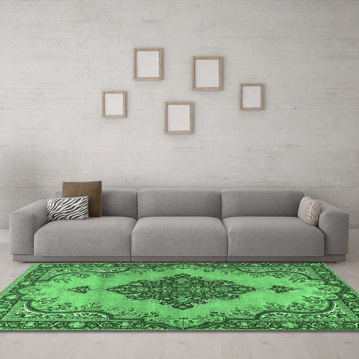 Machine Washable Medallion Emerald Green Traditional Area Rugs in a Living Room,, wshtr4171emgrn
