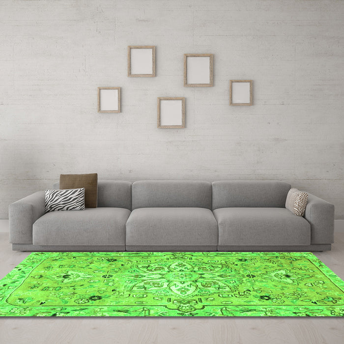 Machine Washable Persian Green Traditional Area Rugs in a Living Room,, wshtr4173grn
