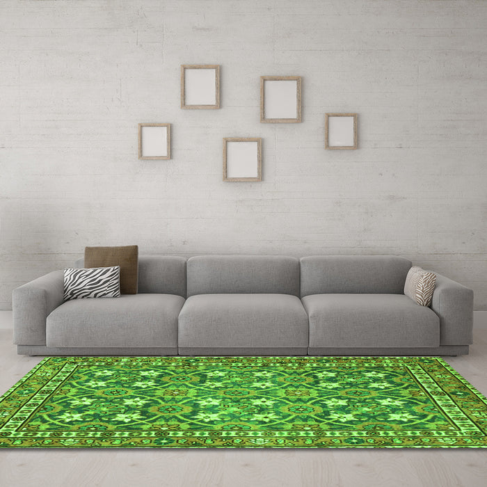 Machine Washable Persian Green Traditional Area Rugs in a Living Room,, wshtr4175grn