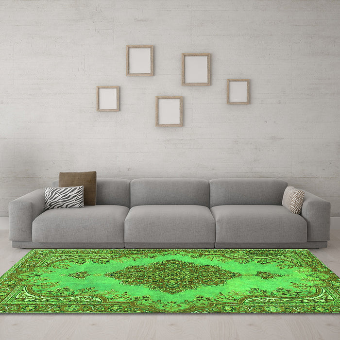 Machine Washable Persian Green Traditional Area Rugs in a Living Room,, wshtr4176grn