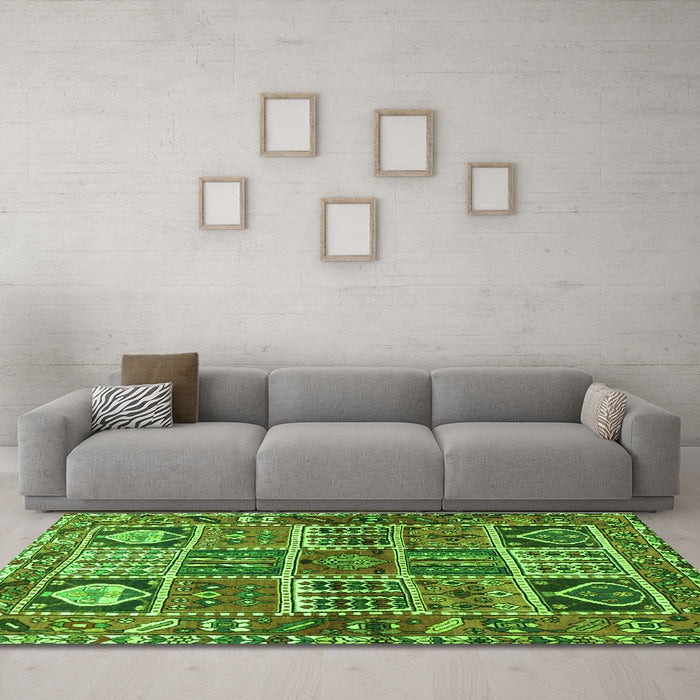 Machine Washable Persian Green Traditional Area Rugs in a Living Room,, wshtr4177grn