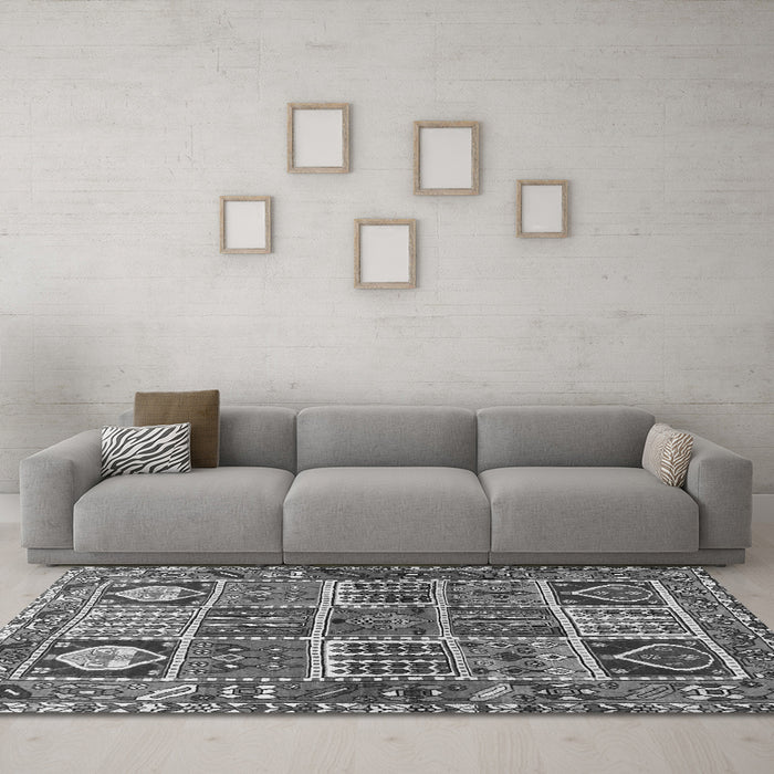Machine Washable Persian Gray Traditional Rug in a Living Room,, wshtr4177gry