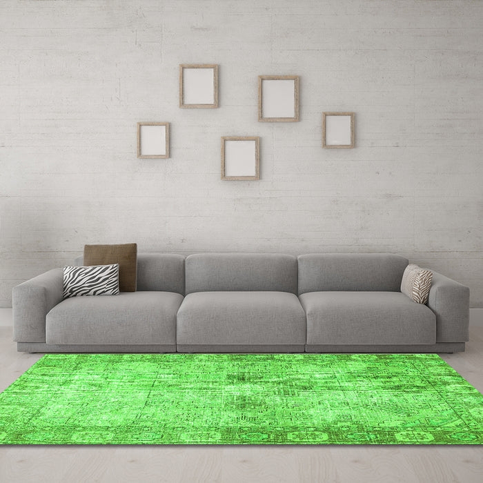 Machine Washable Persian Green Traditional Area Rugs in a Living Room,, wshtr4179grn