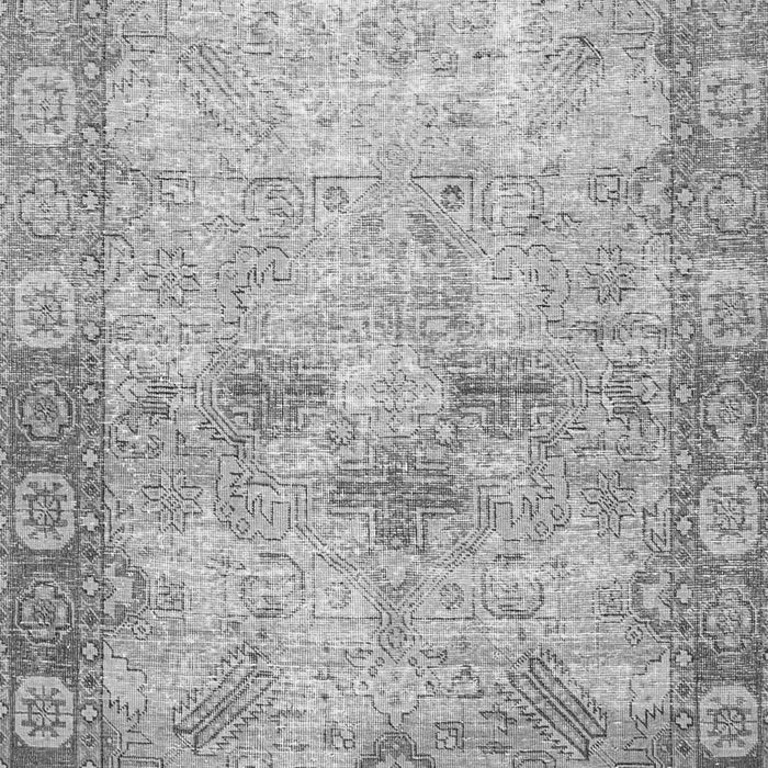 Serging Thickness of Machine Washable Persian Gray Traditional Rug, wshtr4179gry