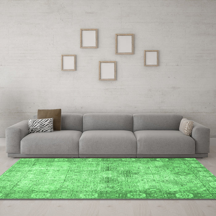 Machine Washable Persian Emerald Green Traditional Area Rugs in a Living Room,, wshtr4179emgrn