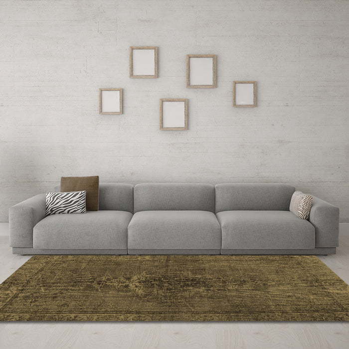 Machine Washable Persian Brown Traditional Rug in a Living Room,, wshtr4183brn