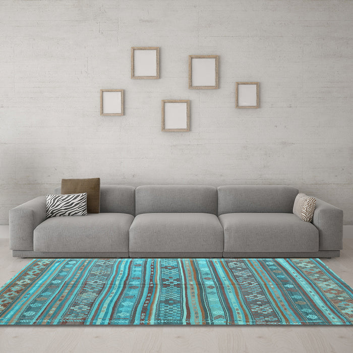 Machine Washable Persian Light Blue Traditional Rug in a Living Room, wshtr4187lblu