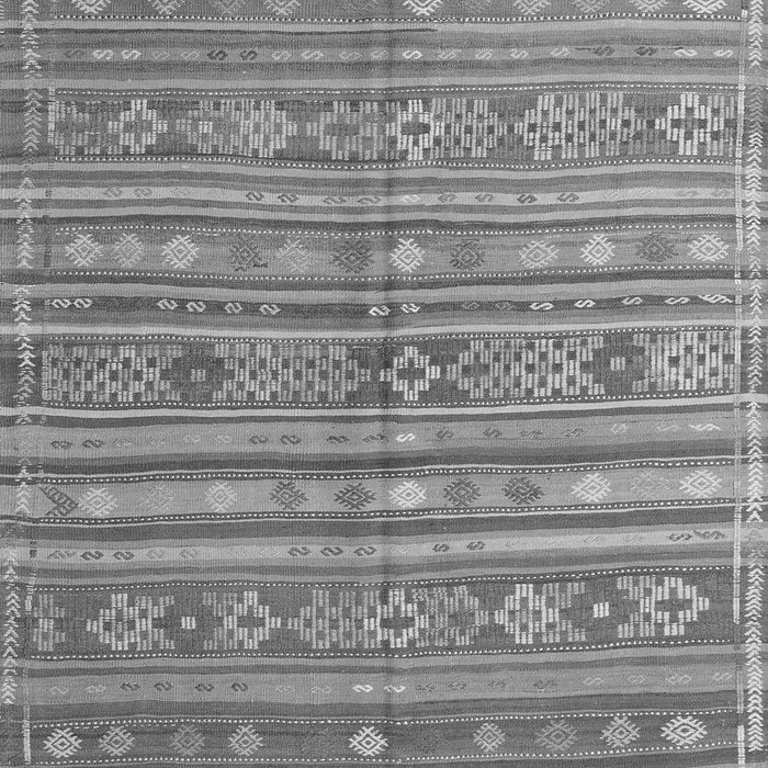 Serging Thickness of Machine Washable Persian Gray Traditional Rug, wshtr4187gry