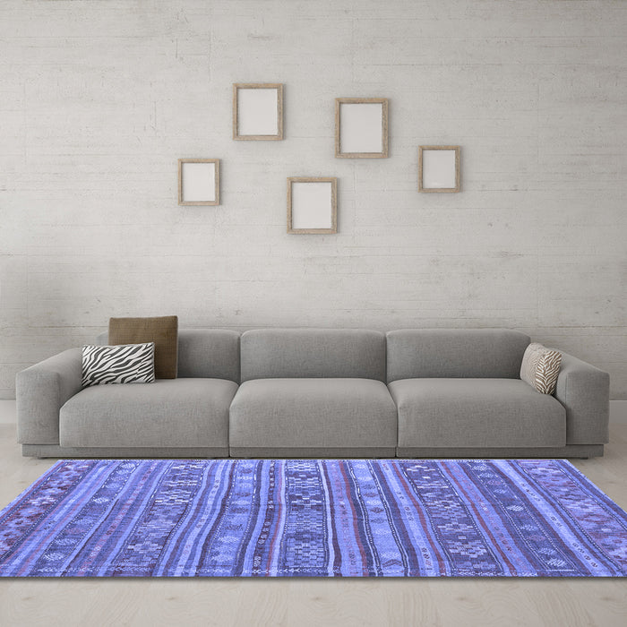Machine Washable Persian Blue Traditional Rug in a Living Room, wshtr4187blu