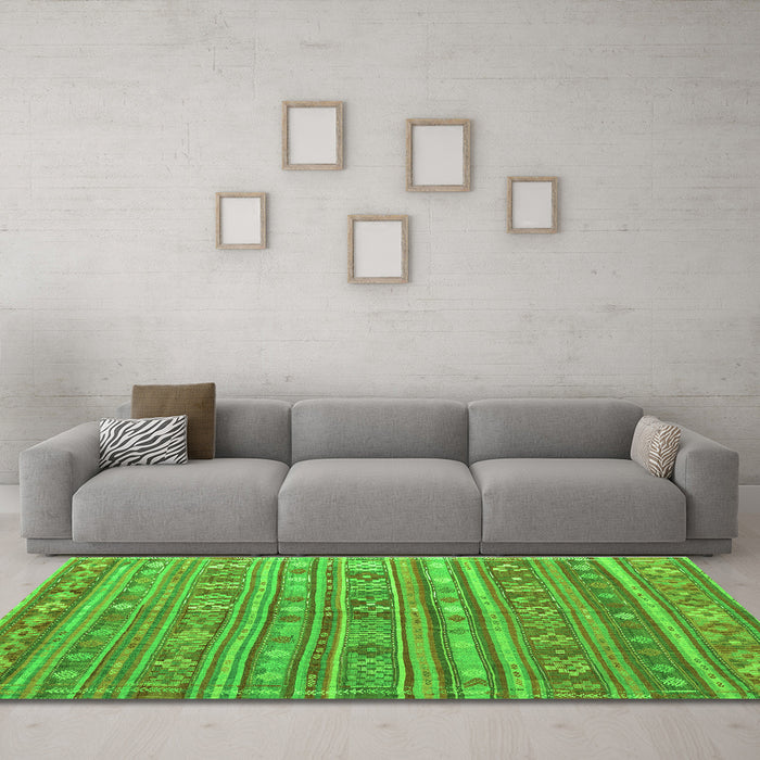 Machine Washable Persian Green Traditional Area Rugs in a Living Room,, wshtr4187grn