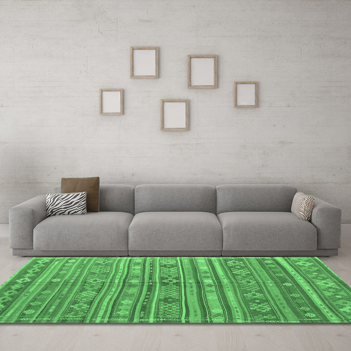 Machine Washable Persian Emerald Green Traditional Area Rugs in a Living Room,, wshtr4187emgrn