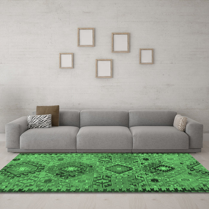 Machine Washable Persian Emerald Green Traditional Area Rugs in a Living Room,, wshtr4188emgrn