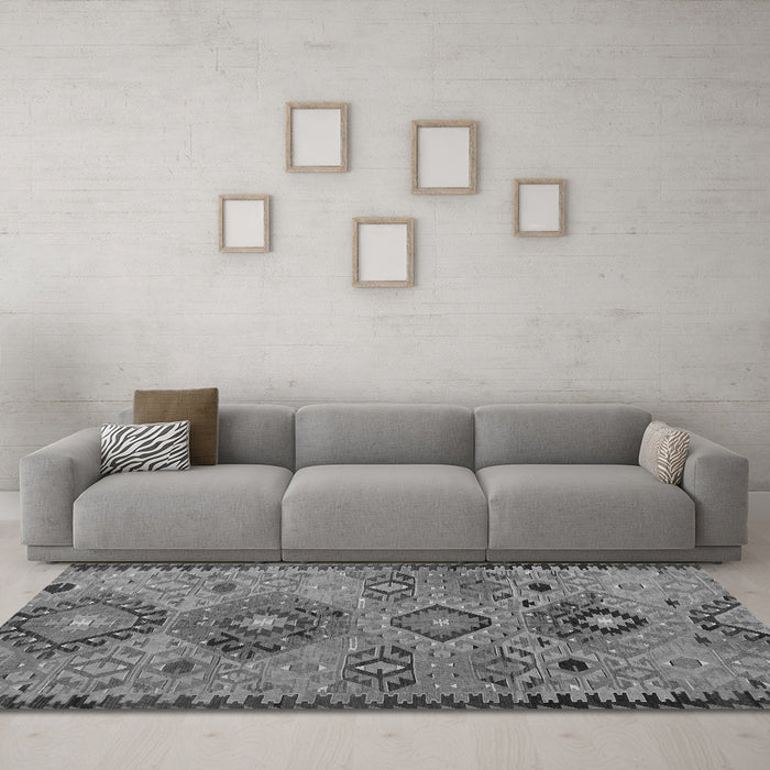 Machine Washable Persian Gray Traditional Rug in a Living Room,, wshtr4188gry