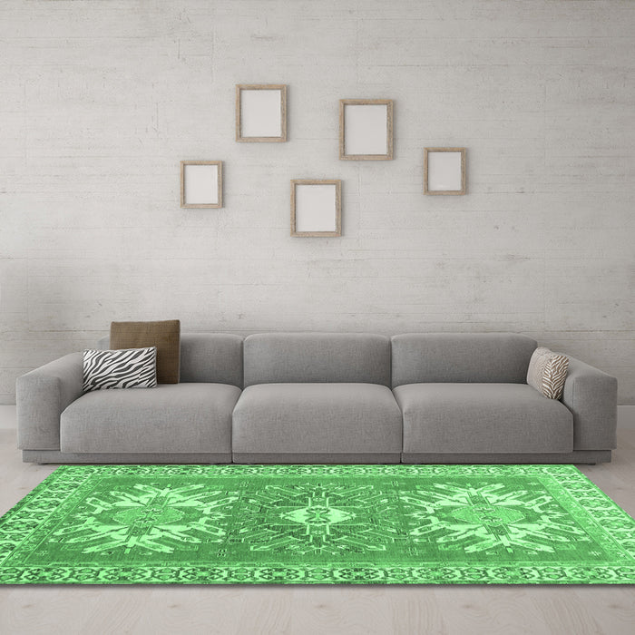 Machine Washable Geometric Emerald Green Traditional Area Rugs in a Living Room,, wshtr418emgrn