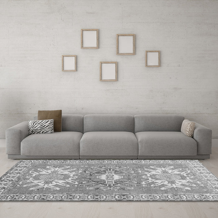Machine Washable Geometric Gray Traditional Rug in a Living Room,, wshtr418gry