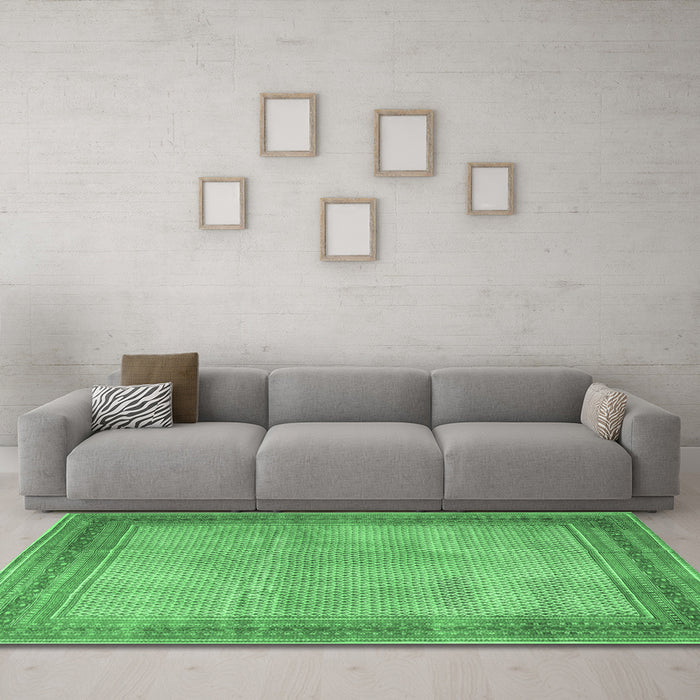 Machine Washable Persian Emerald Green Traditional Area Rugs in a Living Room,, wshtr4194emgrn