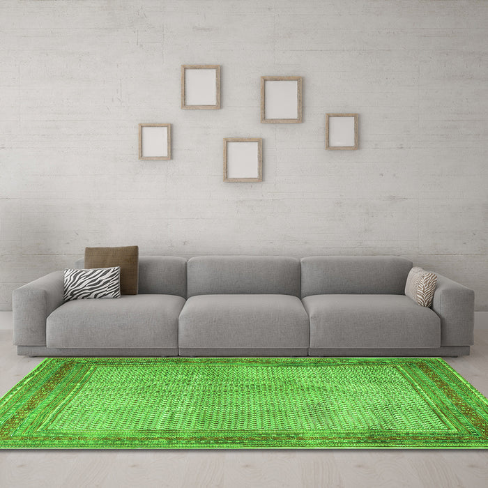 Machine Washable Persian Green Traditional Area Rugs in a Living Room,, wshtr4194grn