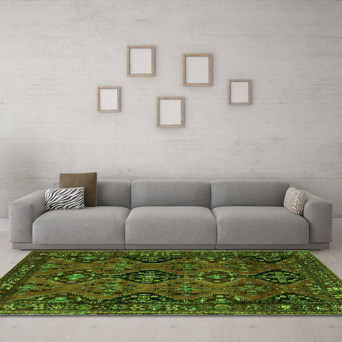 Machine Washable Persian Green Traditional Area Rugs in a Living Room,, wshtr4195grn