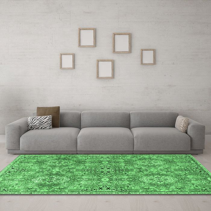 Machine Washable Persian Emerald Green Traditional Area Rugs in a Living Room,, wshtr4196emgrn