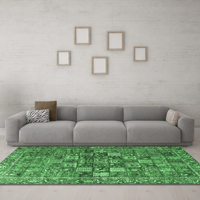 Machine Washable Persian Emerald Green Traditional Area Rugs in a Living Room,, wshtr4197emgrn