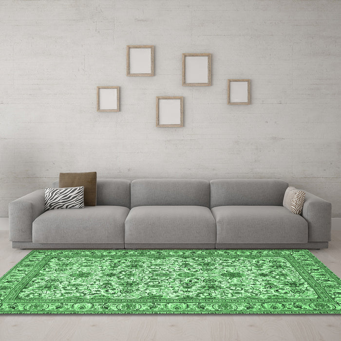 Machine Washable Persian Emerald Green Traditional Area Rugs in a Living Room,, wshtr419emgrn