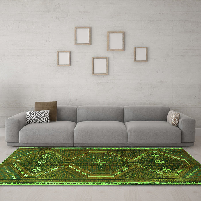 Machine Washable Persian Green Traditional Area Rugs in a Living Room,, wshtr4201grn