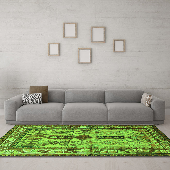 Machine Washable Persian Green Traditional Area Rugs in a Living Room,, wshtr4202grn