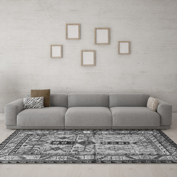Machine Washable Persian Gray Traditional Rug in a Living Room,, wshtr4202gry