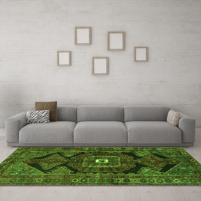 Machine Washable Persian Green Traditional Area Rugs in a Living Room,, wshtr4204grn