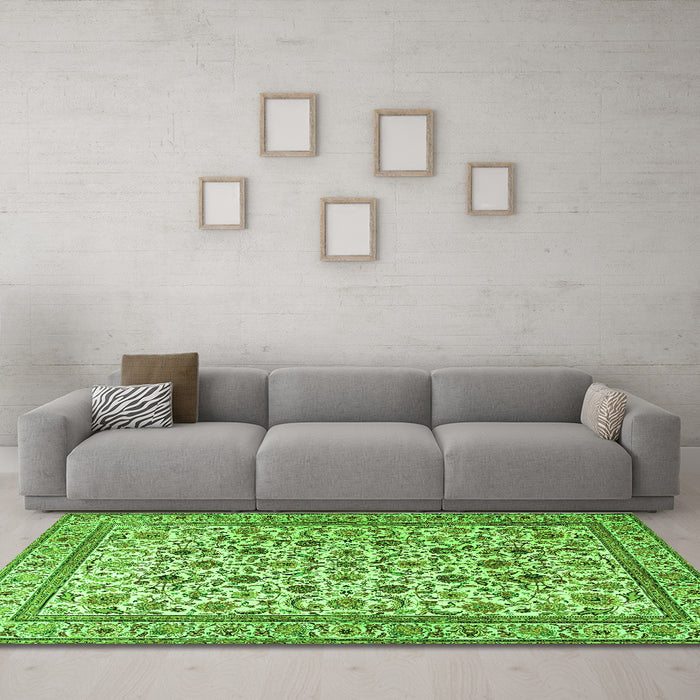 Machine Washable Persian Green Traditional Area Rugs in a Living Room,, wshtr4209grn