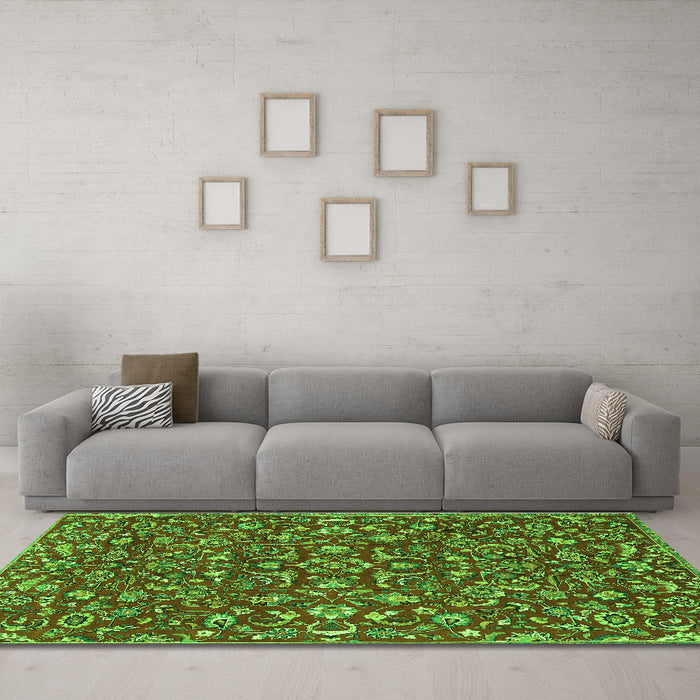 Machine Washable Persian Green Traditional Area Rugs in a Living Room,, wshtr4210grn