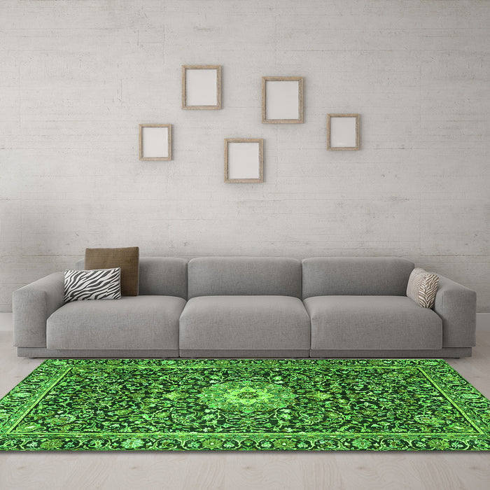 Machine Washable Persian Green Traditional Area Rugs in a Living Room,, wshtr4213grn