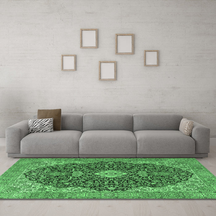 Machine Washable Persian Emerald Green Traditional Area Rugs in a Living Room,, wshtr4214emgrn