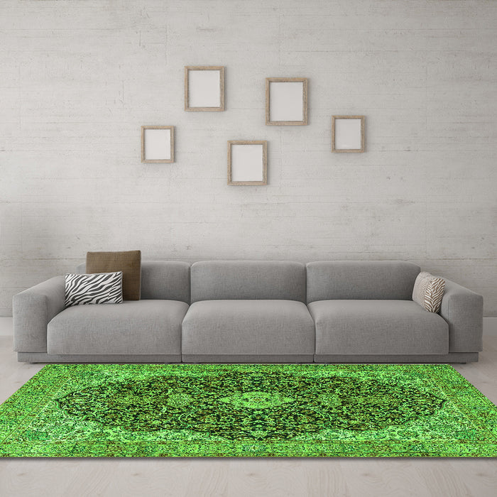 Machine Washable Persian Green Traditional Area Rugs in a Living Room,, wshtr4214grn