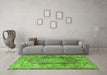 Machine Washable Persian Green Traditional Area Rugs in a Living Room,, wshtr4215grn