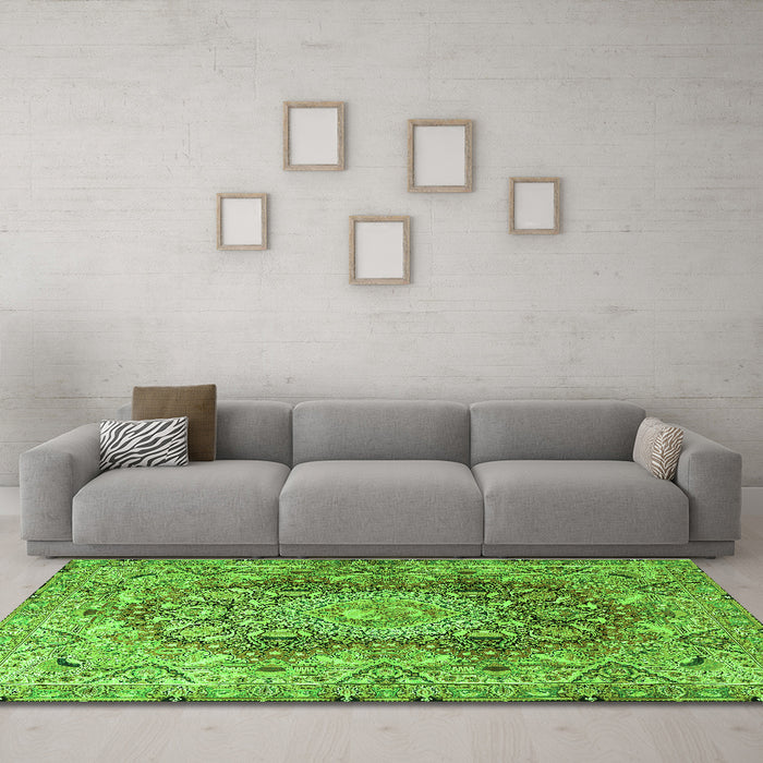 Machine Washable Persian Green Traditional Area Rugs in a Living Room,, wshtr4215grn