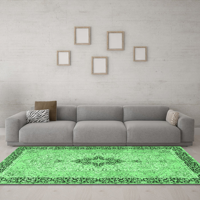 Machine Washable Medallion Emerald Green Traditional Area Rugs in a Living Room,, wshtr4221emgrn