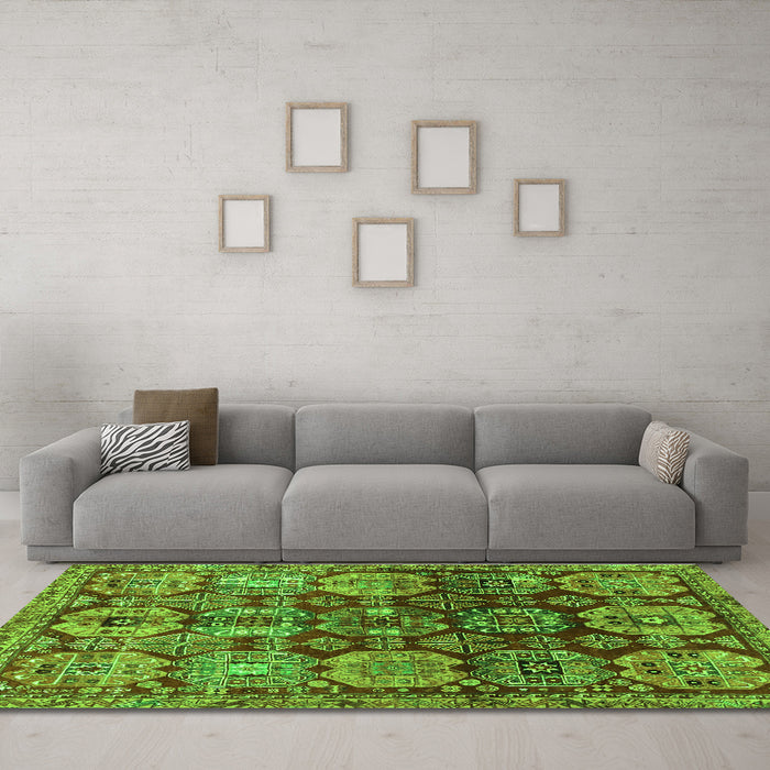 Machine Washable Persian Green Traditional Area Rugs in a Living Room,, wshtr4226grn