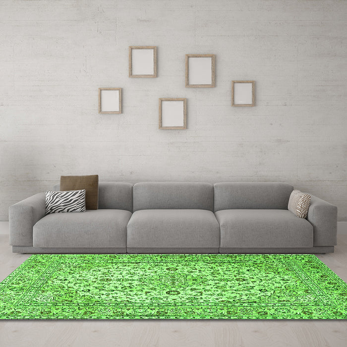 Machine Washable Persian Green Traditional Area Rugs in a Living Room,, wshtr4227grn
