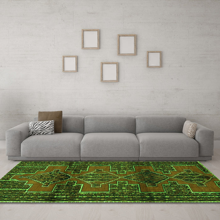 Machine Washable Persian Green Traditional Area Rugs in a Living Room,, wshtr4229grn