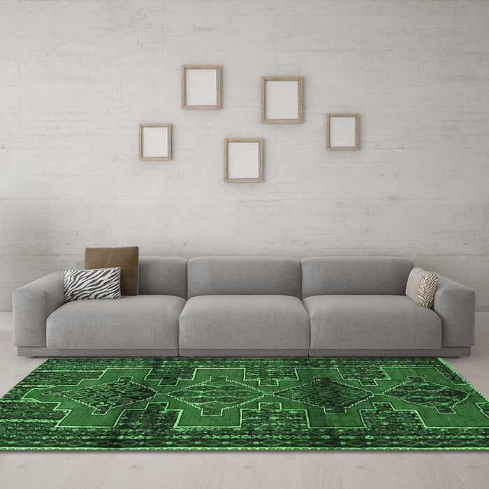 Machine Washable Persian Emerald Green Traditional Area Rugs in a Living Room,, wshtr4229emgrn