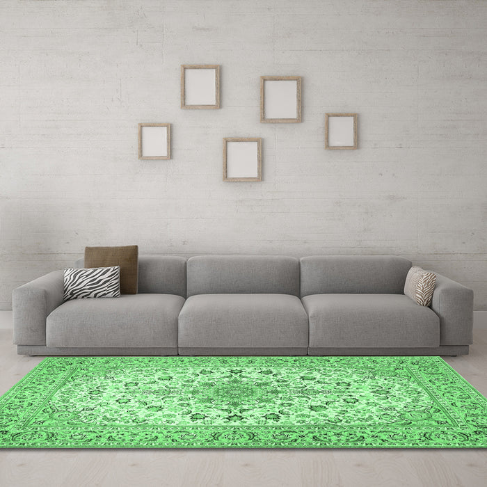 Machine Washable Medallion Emerald Green Traditional Area Rugs in a Living Room,, wshtr422emgrn