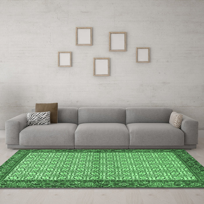 Machine Washable Persian Emerald Green Traditional Area Rugs in a Living Room,, wshtr4231emgrn