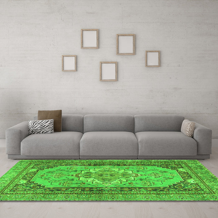 Machine Washable Persian Green Traditional Area Rugs in a Living Room,, wshtr4233grn