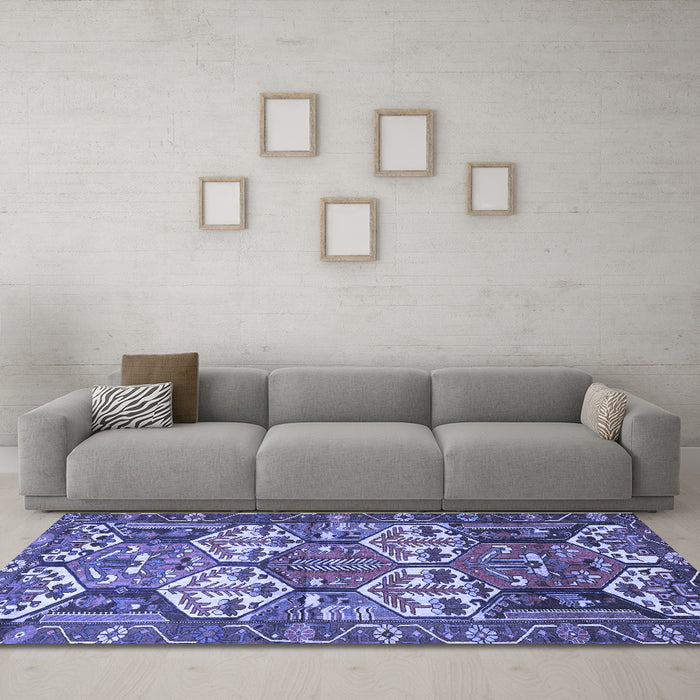 Machine Washable Persian Blue Traditional Rug in a Living Room, wshtr4235blu