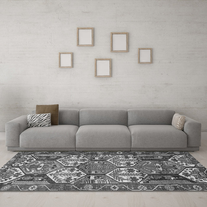 Machine Washable Persian Gray Traditional Rug in a Living Room,, wshtr4235gry