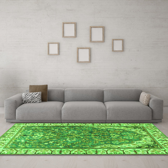 Machine Washable Animal Green Traditional Area Rugs in a Living Room,, wshtr4236grn