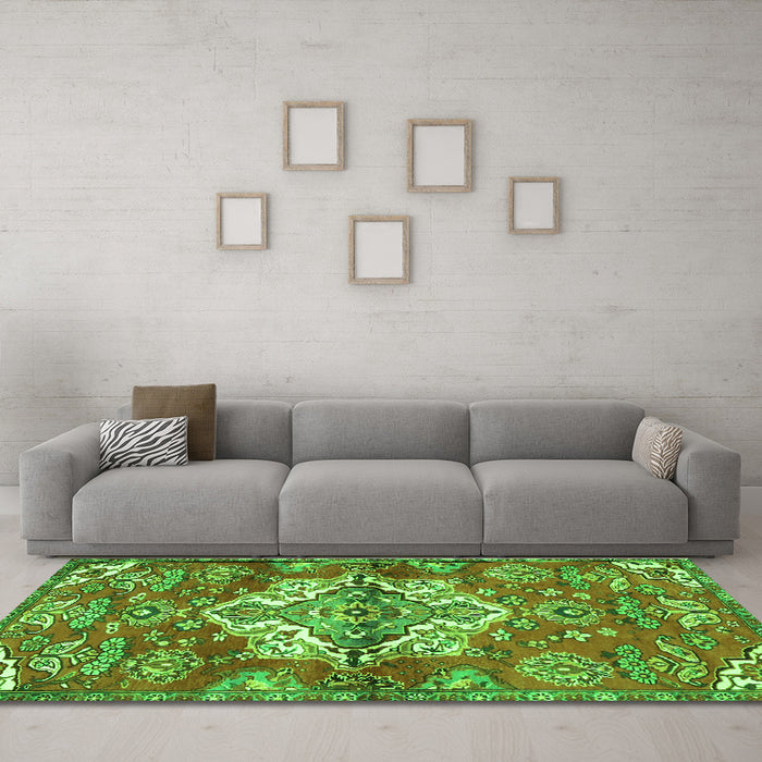 Machine Washable Persian Green Traditional Area Rugs in a Living Room,, wshtr4237grn