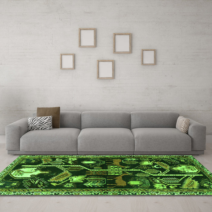Machine Washable Animal Green Traditional Area Rugs in a Living Room,, wshtr4238grn