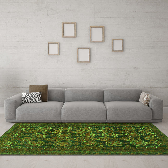 Machine Washable Persian Green Traditional Area Rugs in a Living Room,, wshtr4240grn